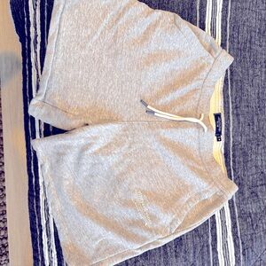 Vineyard Vines men’s sweatshorts